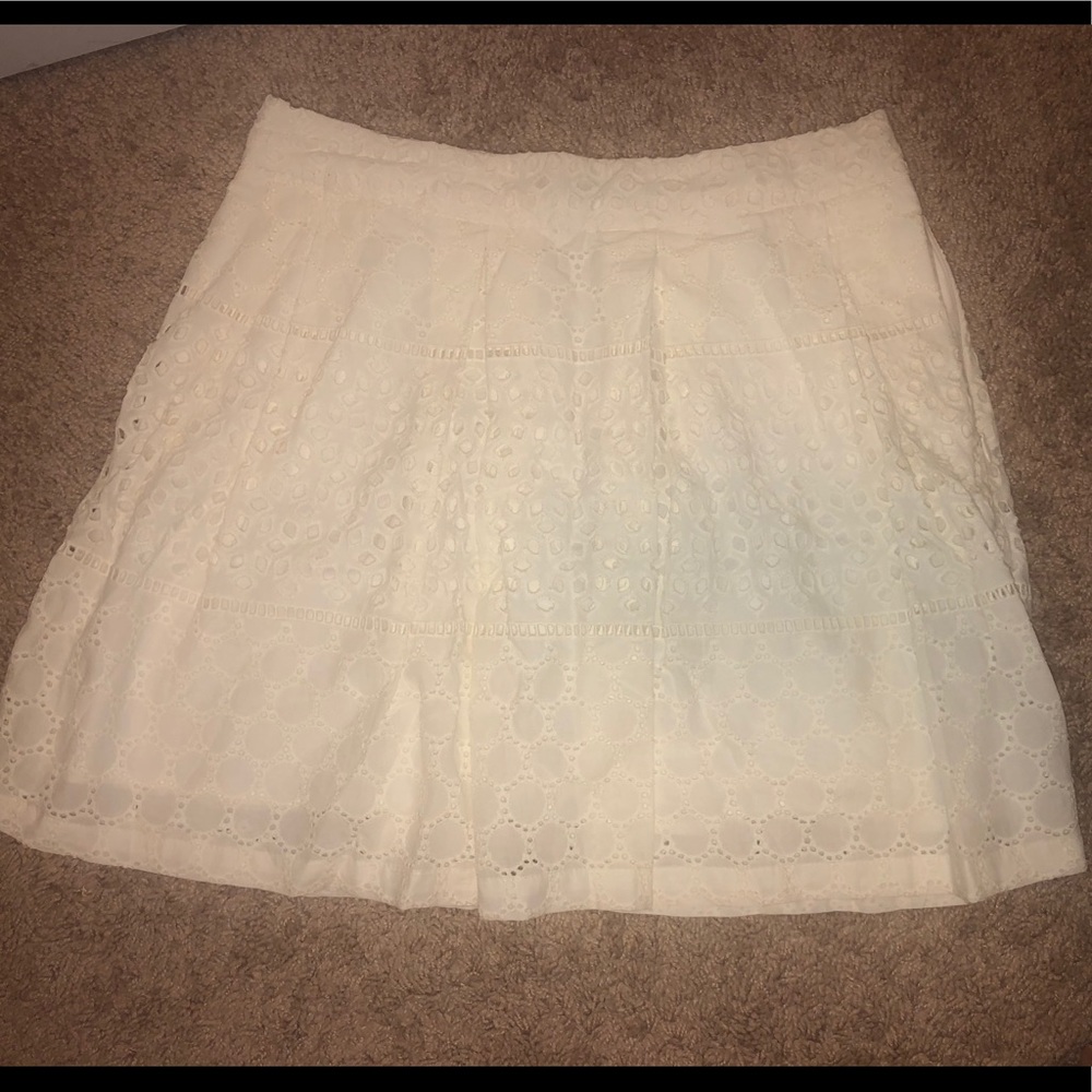 Off-white high-waisted patterned skirt